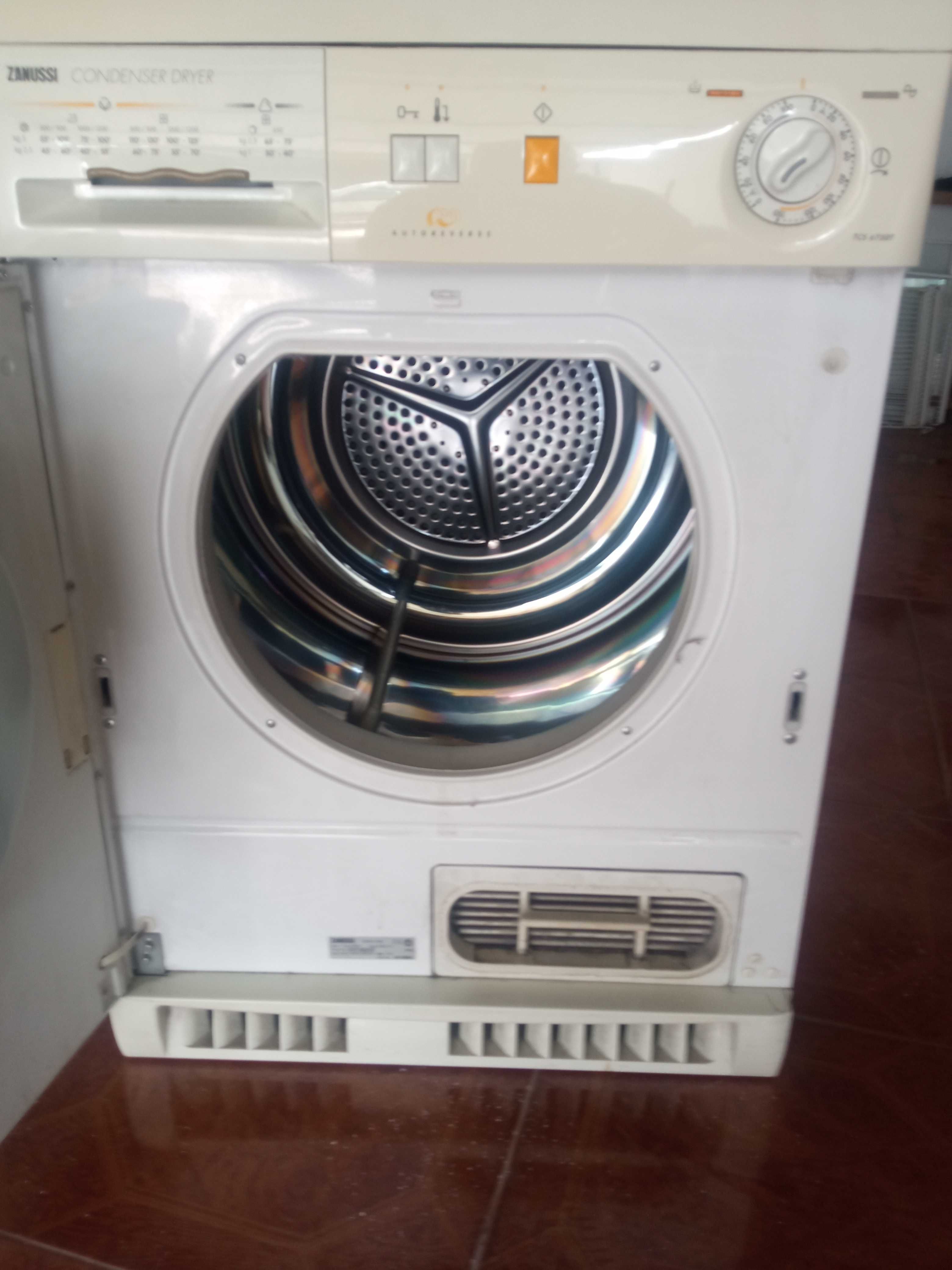 Máquina de secar roupa a funcionar na perfeição