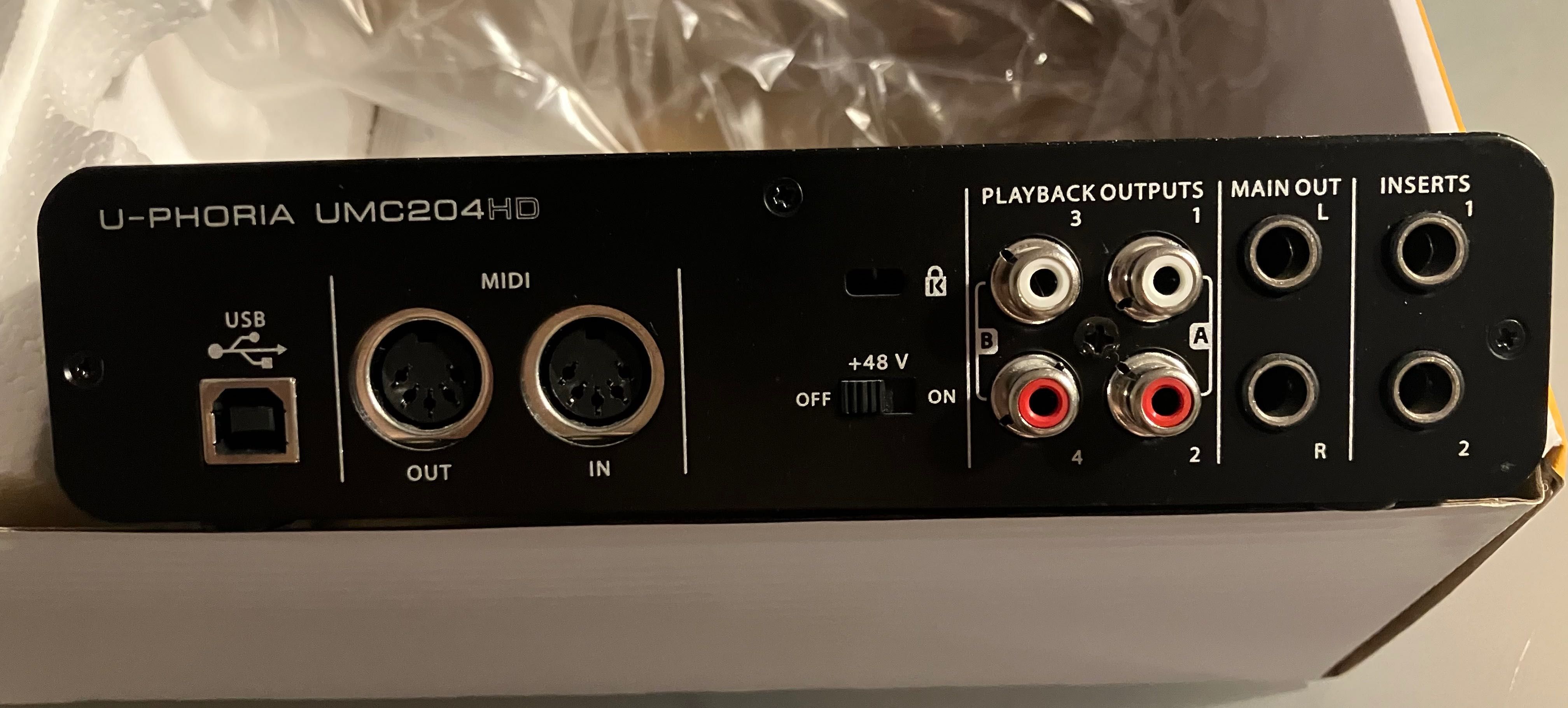Behringer UMC204 HD audio interface