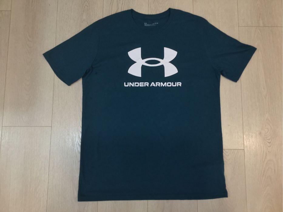 Продам футболку Under Armour розмір XL стан гарний