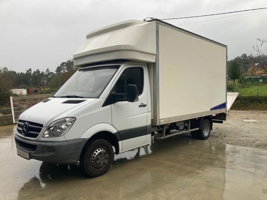 Mercedes sprinter com plataforma elevatória