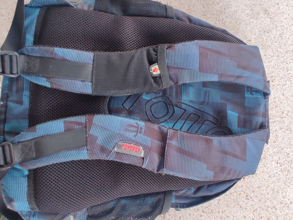 Mochila escolar Totto Ótimo estado