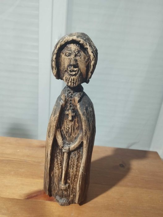 Artigos/Esculturas religiosas em madeira e Cristo em cobre/latão