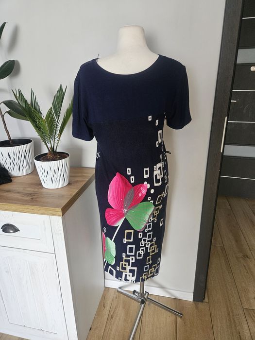 Sukienka w kwiaty Maxi granatowa xl hit