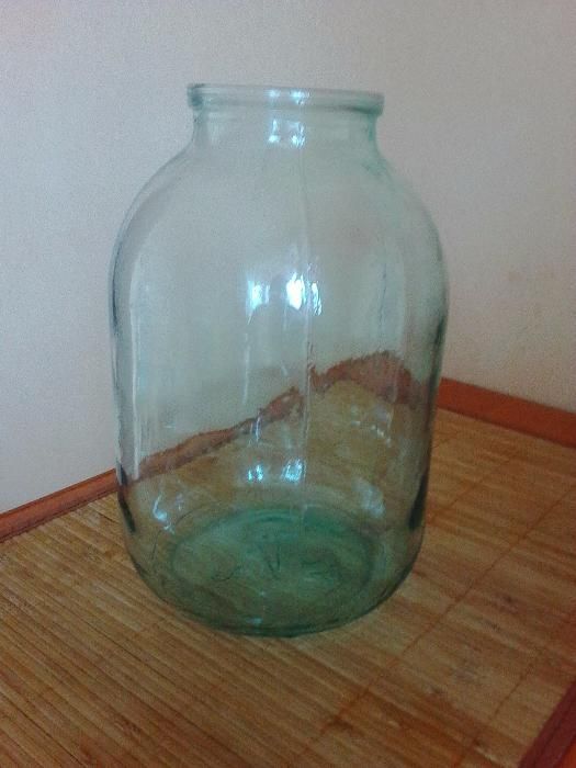 продам банки 3-х литровые,літрові,півдітрові. Ціна від десяти грн.