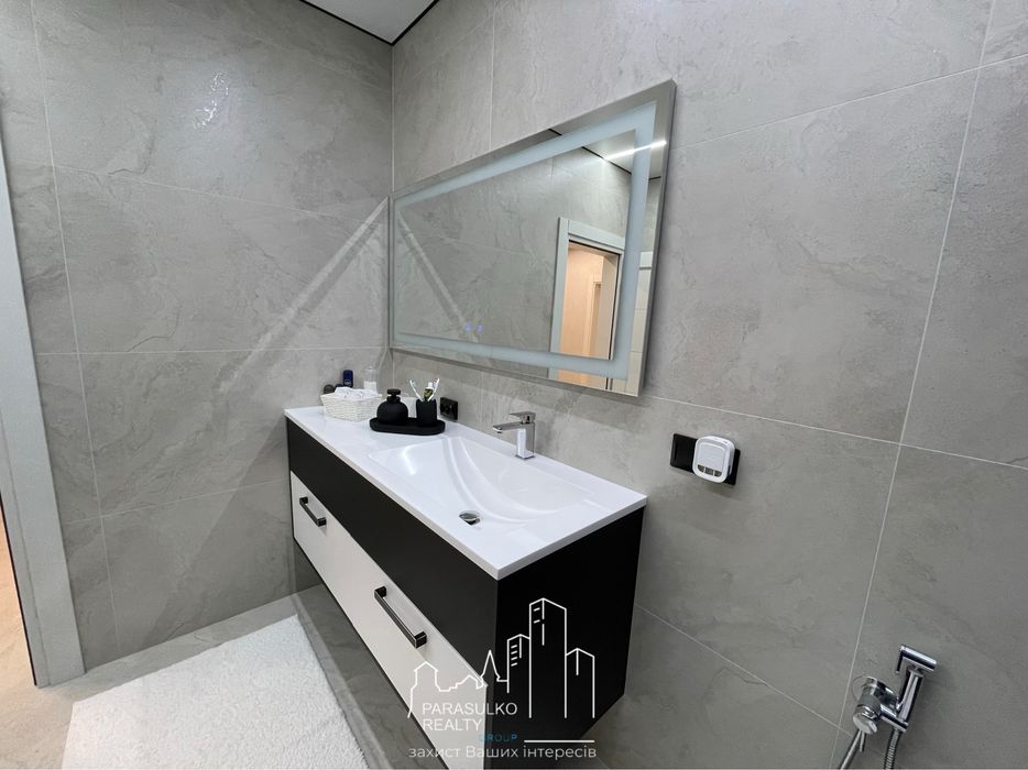 Продам шикарний будинок з меблями та приміадьною технікою