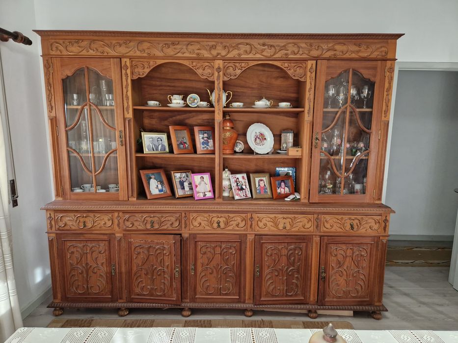 Conjunto de sala, mesa e 6 cadeiras em madeira socopira