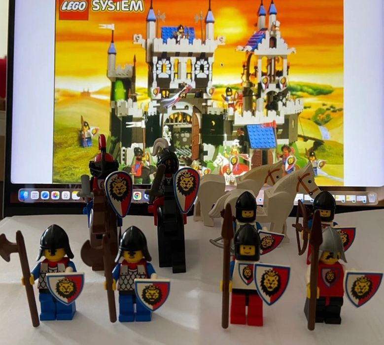LEGO Castle Royal Knights (6090) - Soldados e Cavaleiros