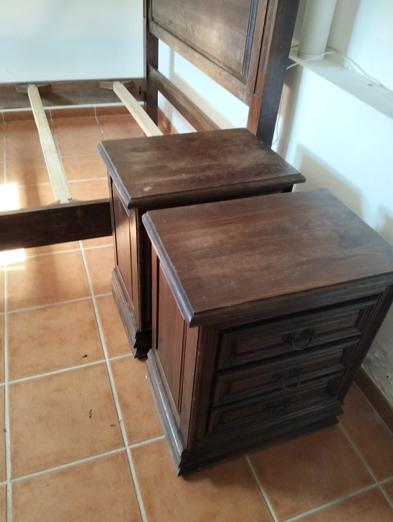 Vendo cama de casal em carvalho maciçao