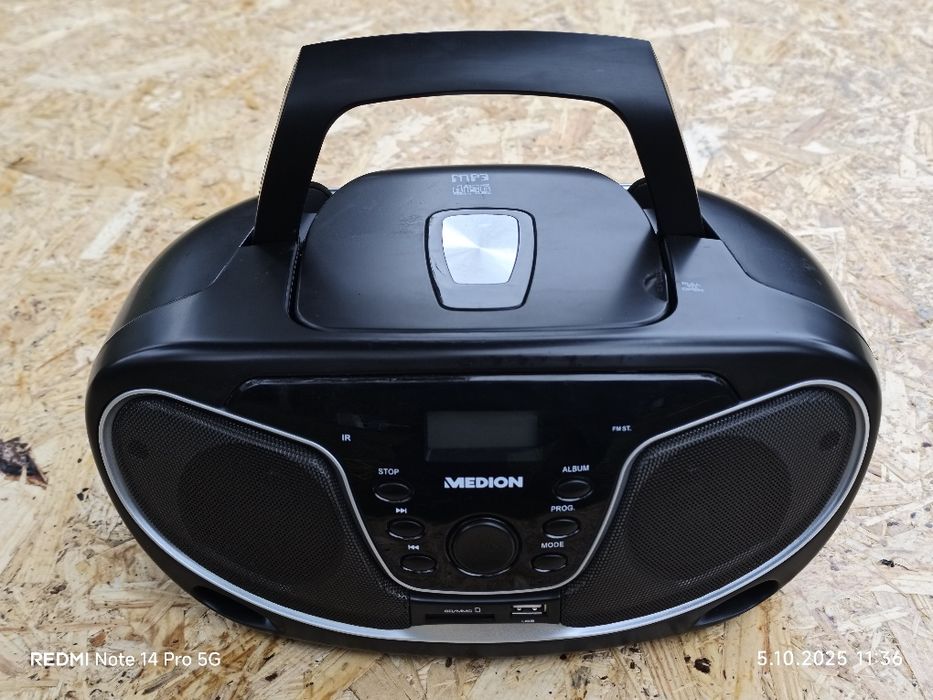 Radioodtwarzacz FM + CD + USB