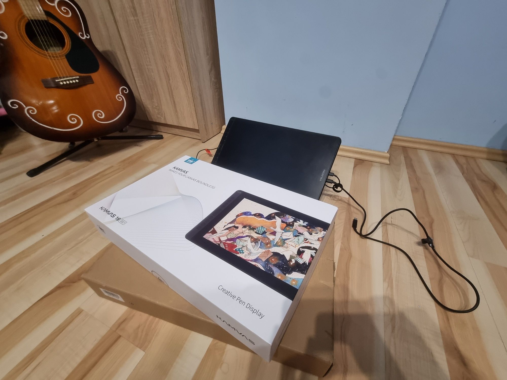 Tablet graficzny Huion Kamvas 16 (2021) gratis podstawka