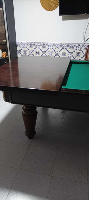 Mesa de Snooker com tampo que faz uma ótima mesa de refeição