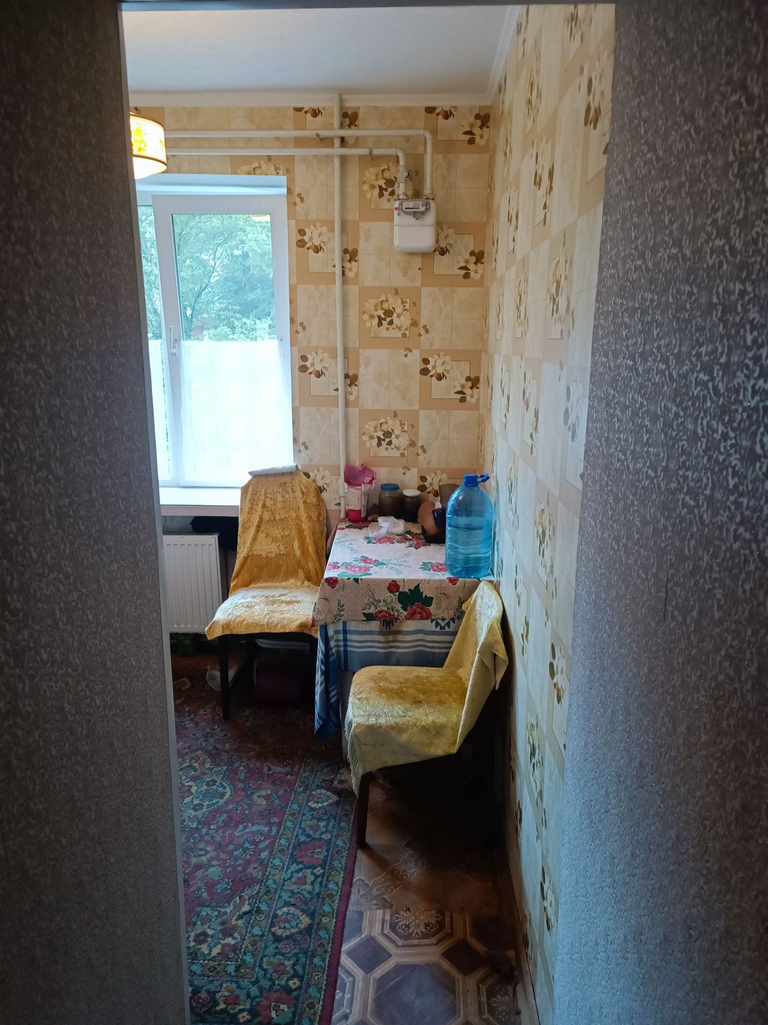 продаж чотирьохкімнатної квартири на крошні