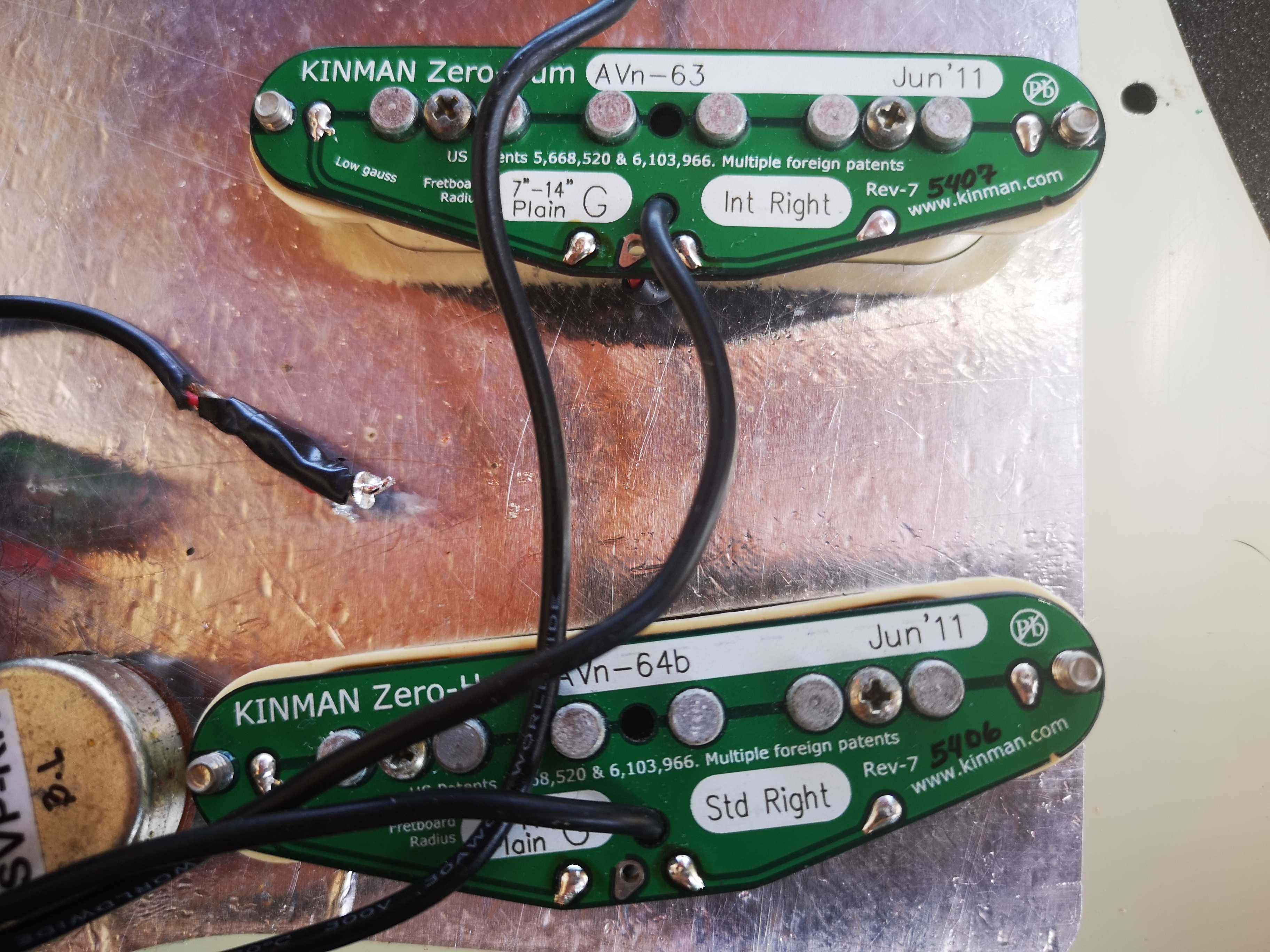 Pickguard de Stratocaster com pickups Kinman AVn-63 & AVn-64