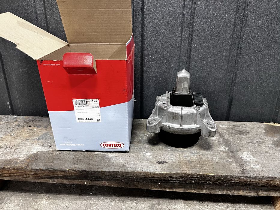 Подушка двигуна BMW F10