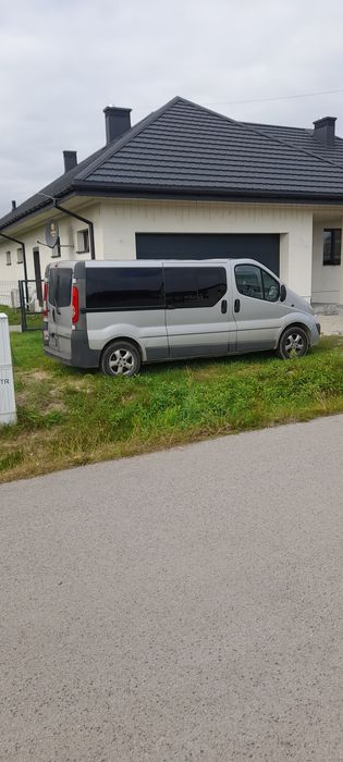 Sprzedam Opel vivaro uszkodzony silnik .Rezerwacja
