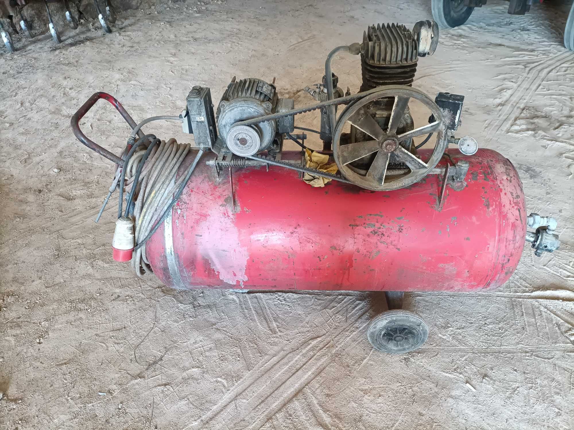 Compressor de 200 litros delta