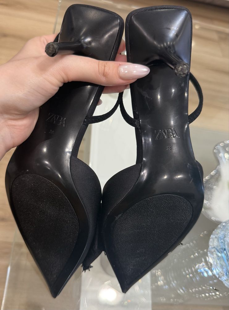 Buty z odkrytą piętą 38 Zara na obcasie