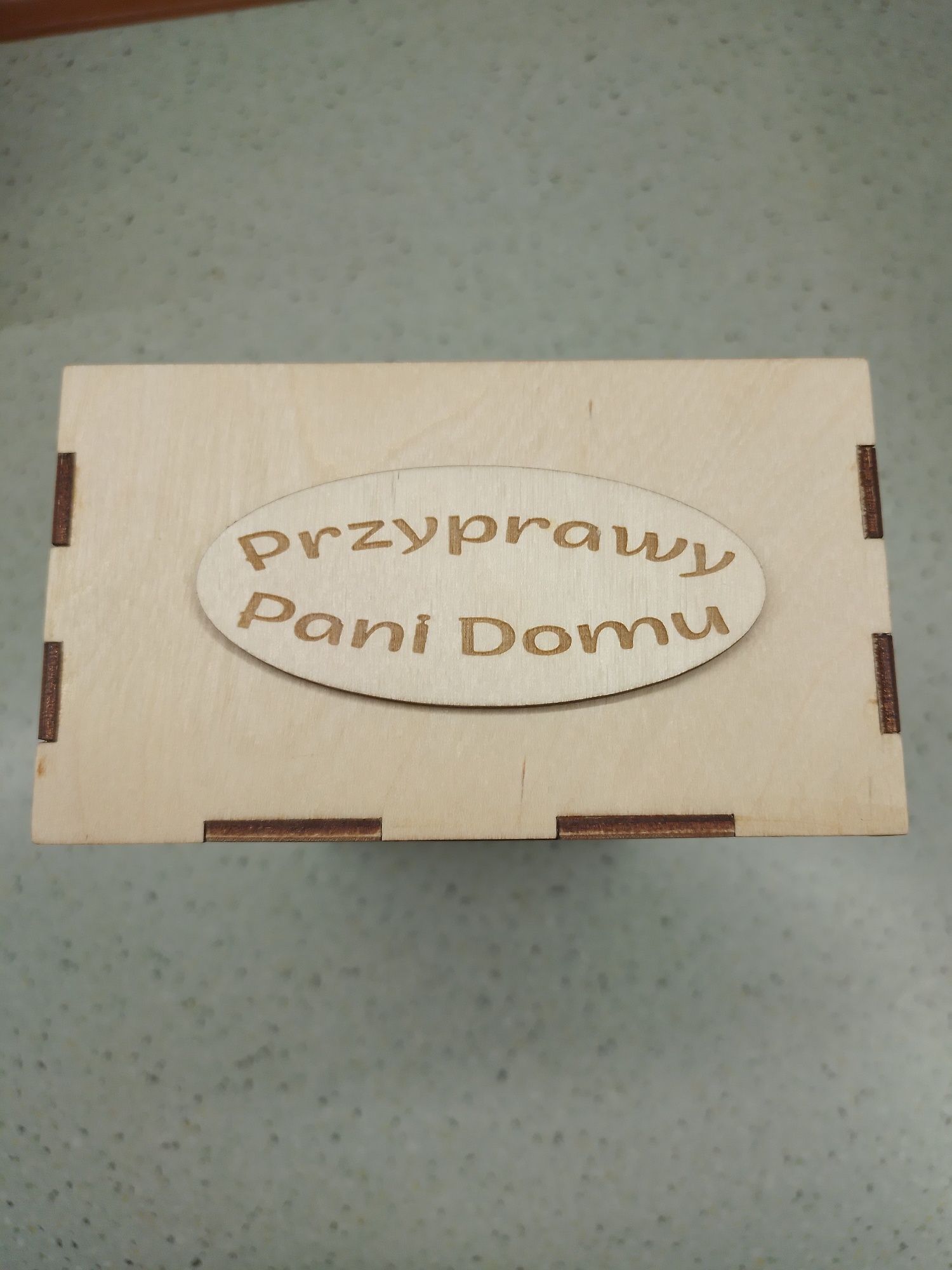 Segregator na przyprawy .