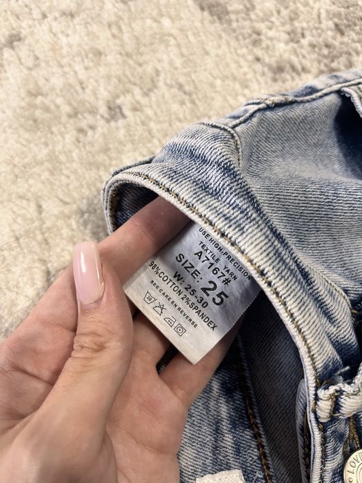 прямі світлі джинси