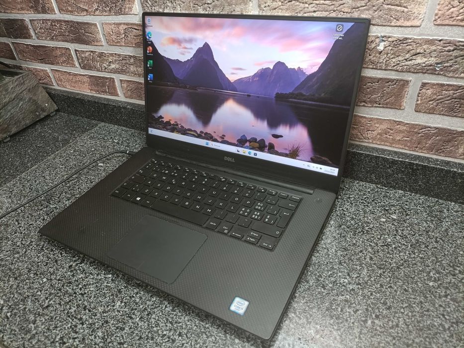 Dell XPS 15 9550 core i5 RAM 8gb SSD 1Terabyte