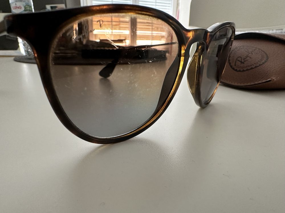 Oculos de Sol Rayban, castanhos.