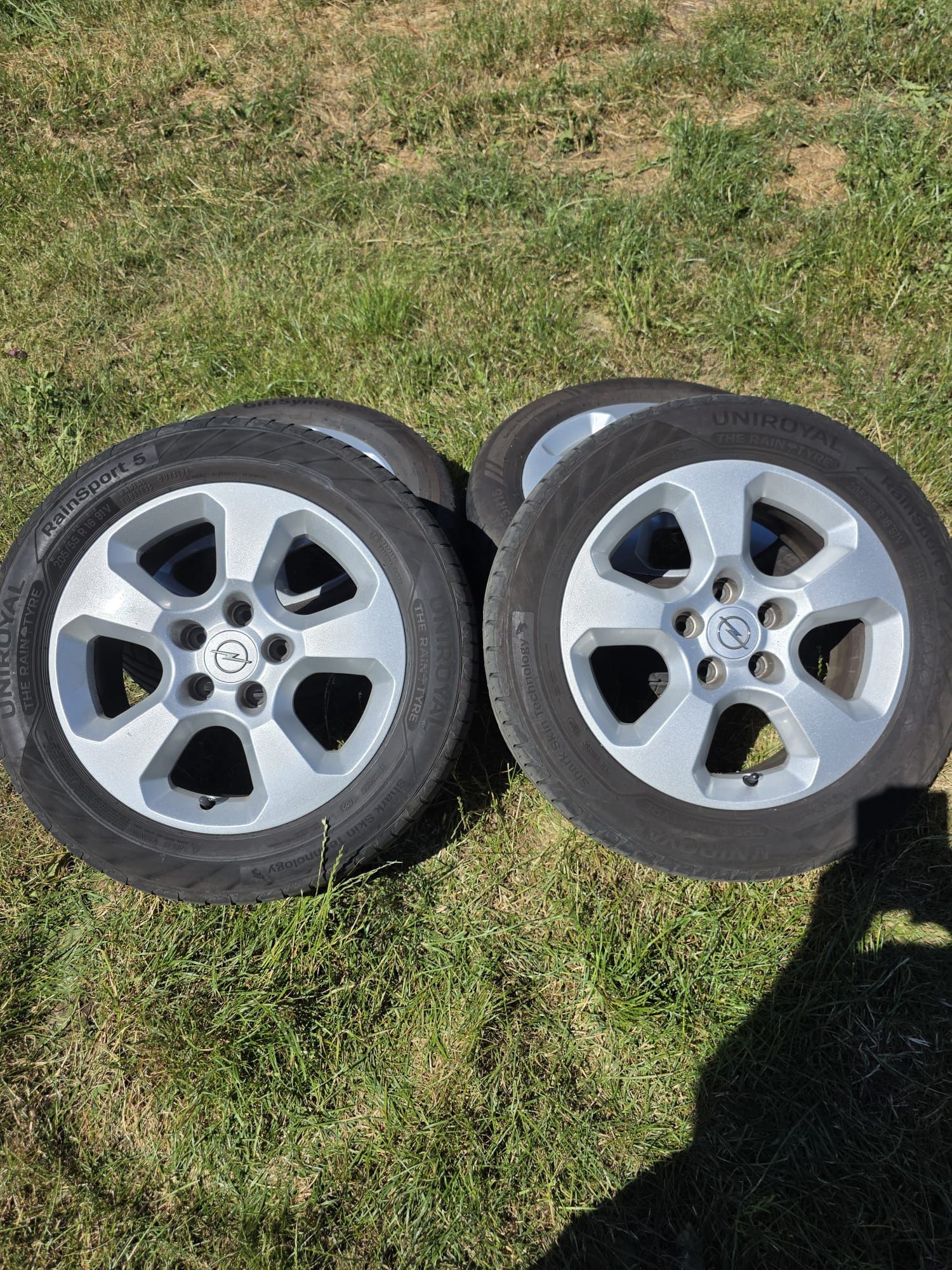 Kola 16. 5x110 Et 37. Otwor cen. 65mm. 6.5 j. Opony 22 rok