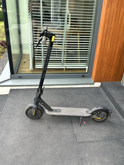Hulajnoga elektryczna Mi Electric Scooter Essential 250W