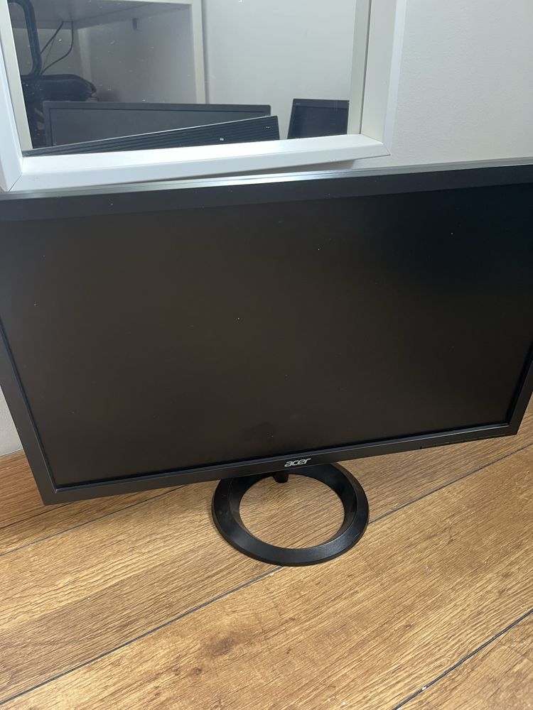 Monitores 22”.