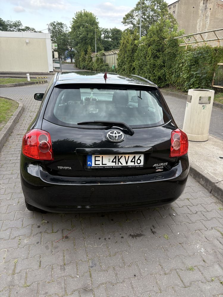Toyota Auris 2.0 D4D w bardzo dobrym stanie.