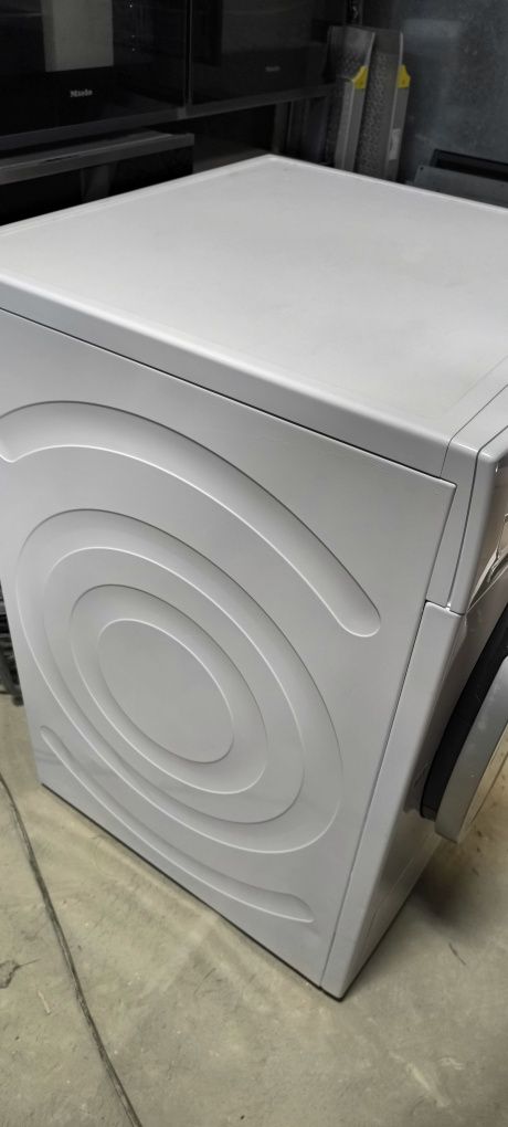 Сушильна машина з тепловим насосом  Siemens IQ800  WT48Y700