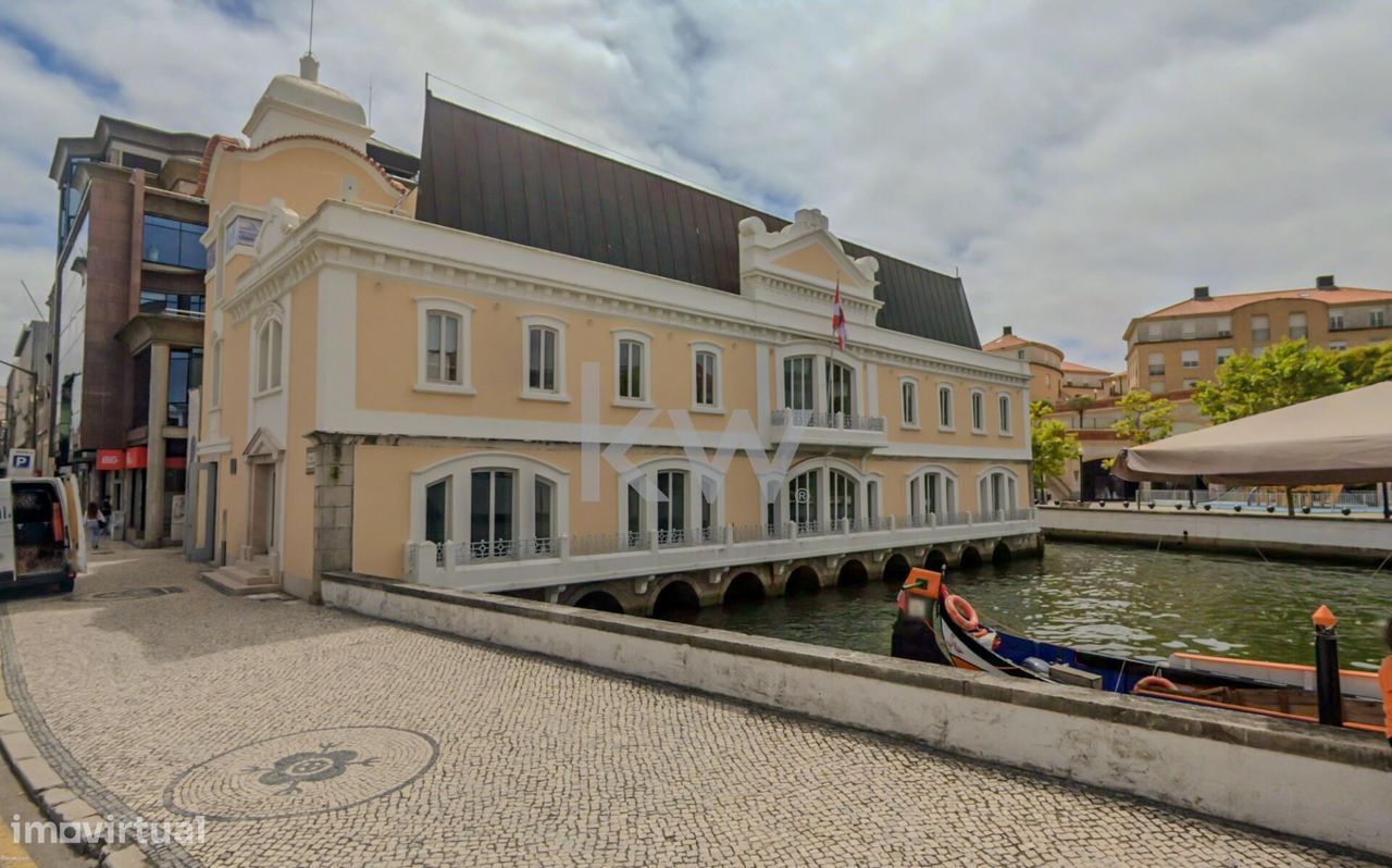 Loja no Centro Avenida, junto ao Fórum de Aveiro