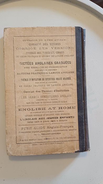 Livro de aprendizagem em francês sobre a língua Inglesa