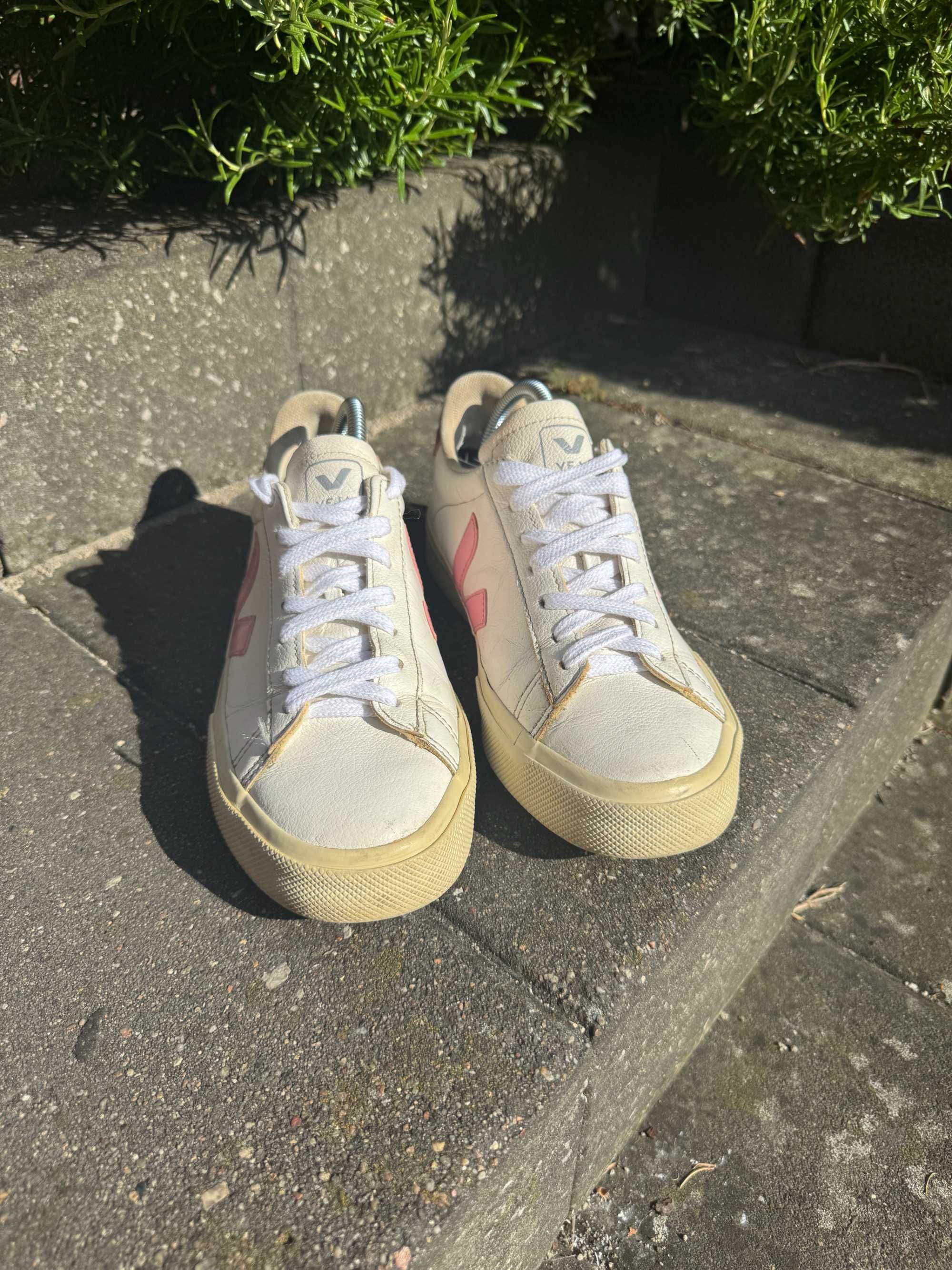 Veja 38 trampki v sneakersy skórzane białe różowe niskie białe wiązane