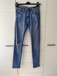 Niebieskie jeansy z przetarciami Bershka rozmiar XS