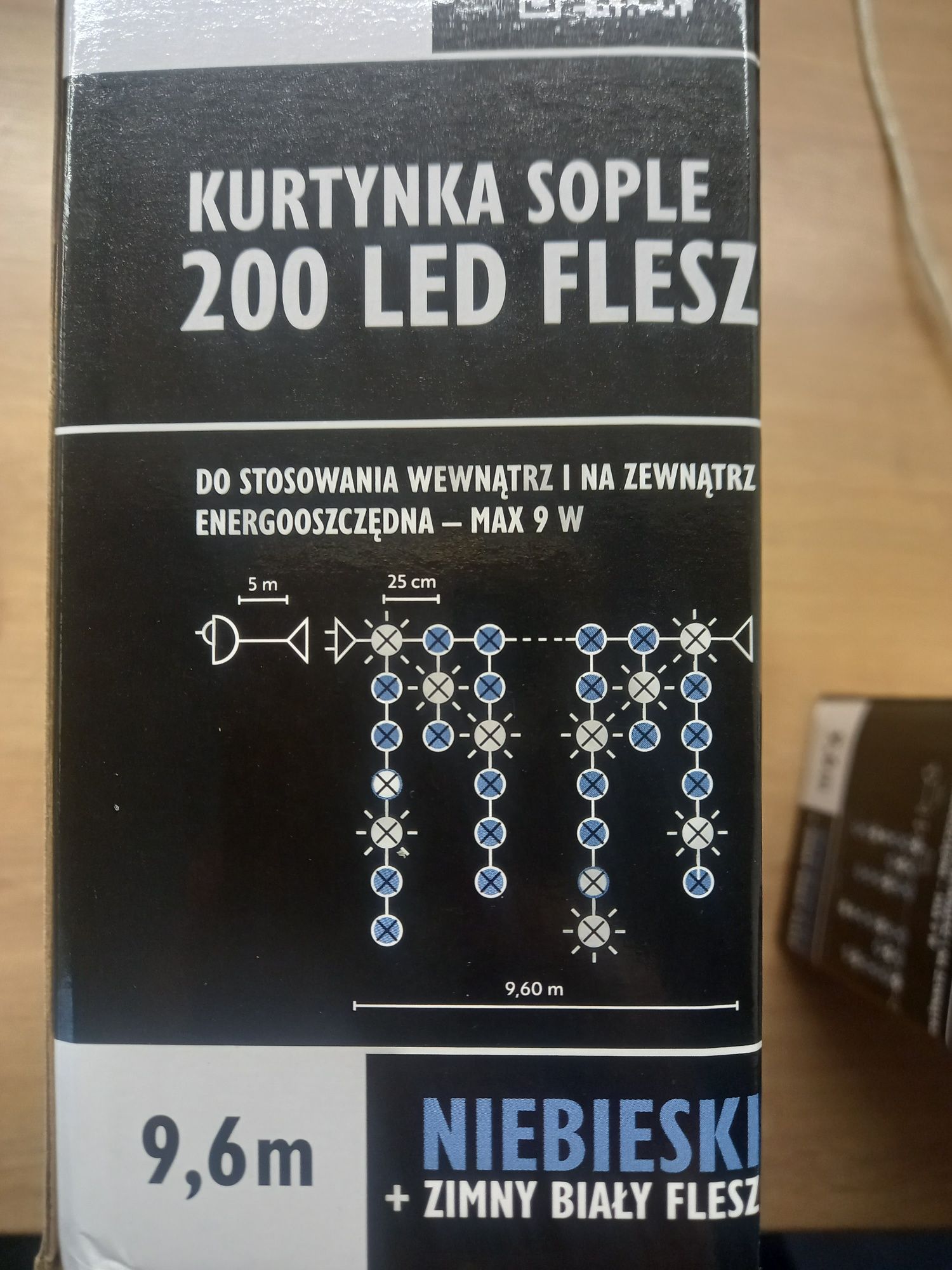 Kurtyna z fleszem ponad 19 metrów oświetlenia