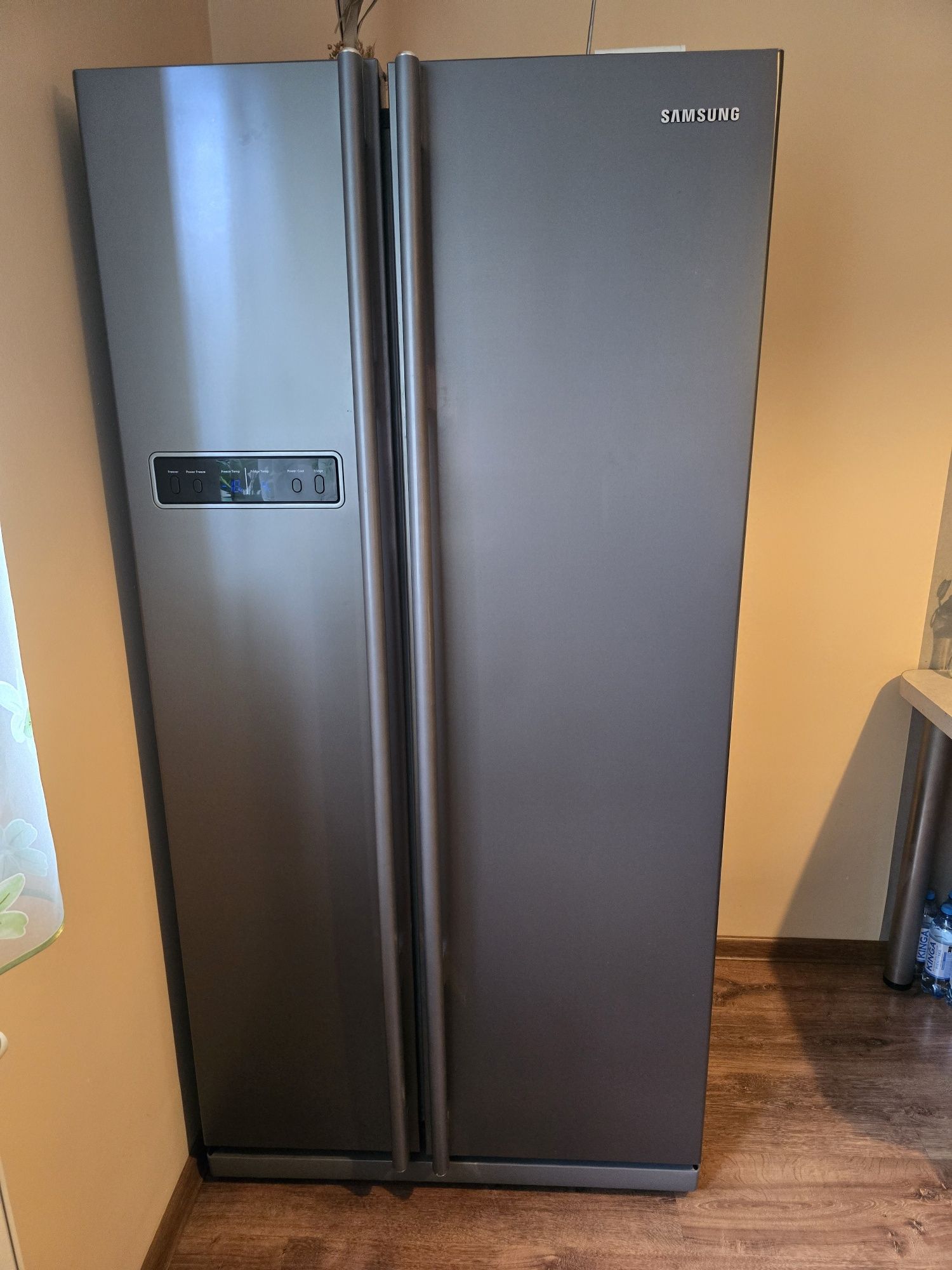 Sprzedam lodówkę marki samsung- jak nowa