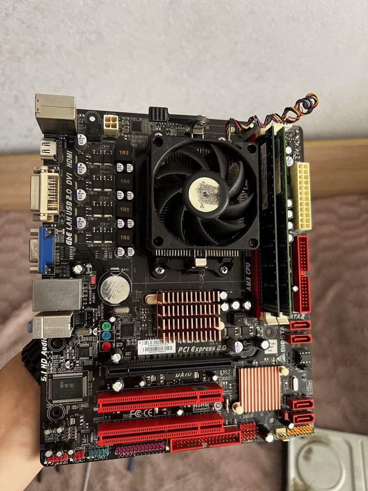 Biostat A880G+ AM3 /Athlon x2 250/ 4GB DDR3.