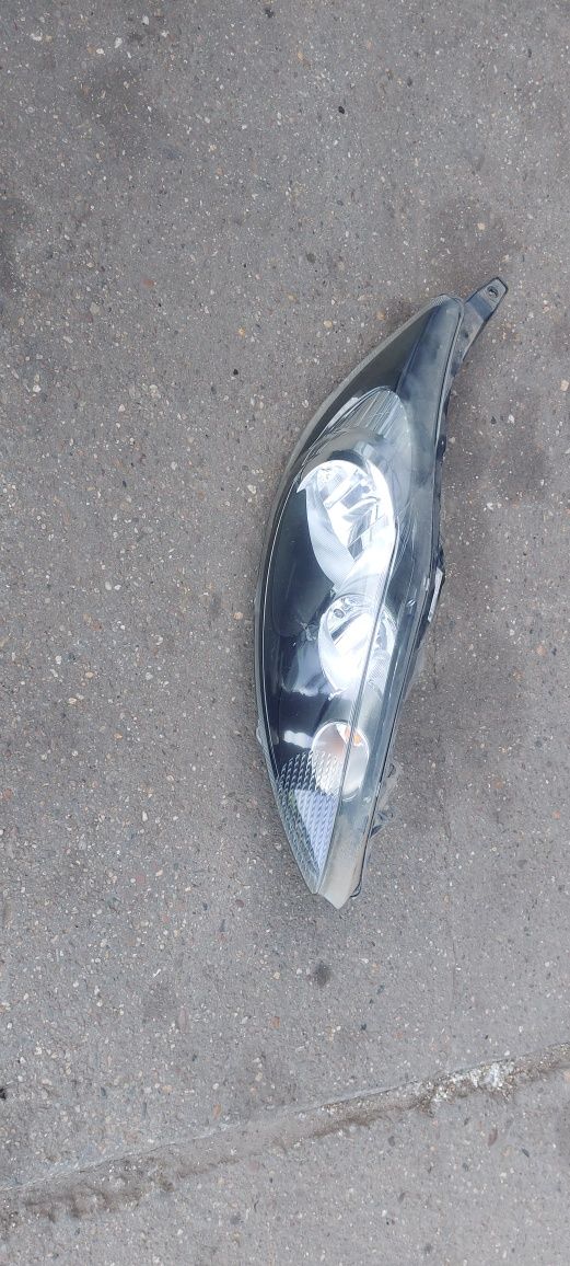 Lampa prawa Ford Fiesta mk7