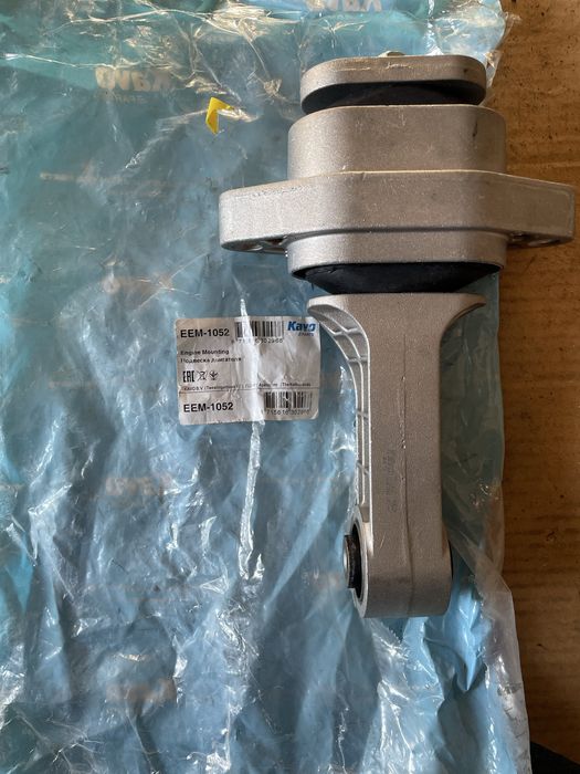 Подушка двигуна ліва на Aveo 02-