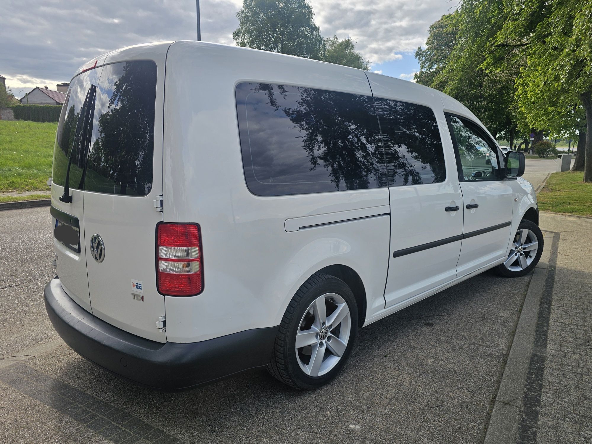 VW Caddy Maxi 5 osobowy 1.6 TDI klima nawi 105KM '13