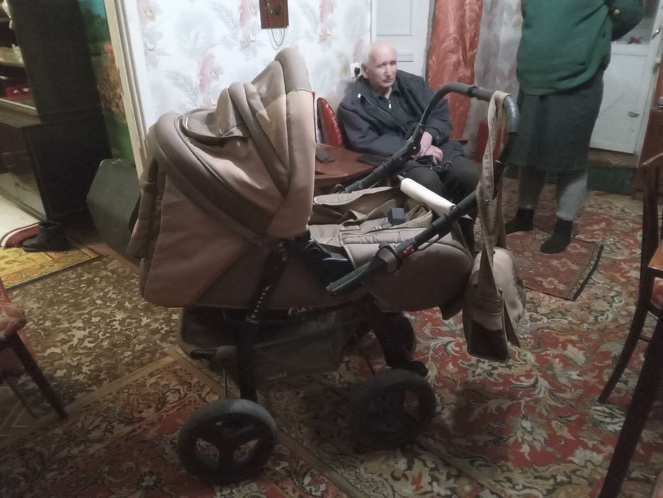 Дитяча коляска та ліжечко