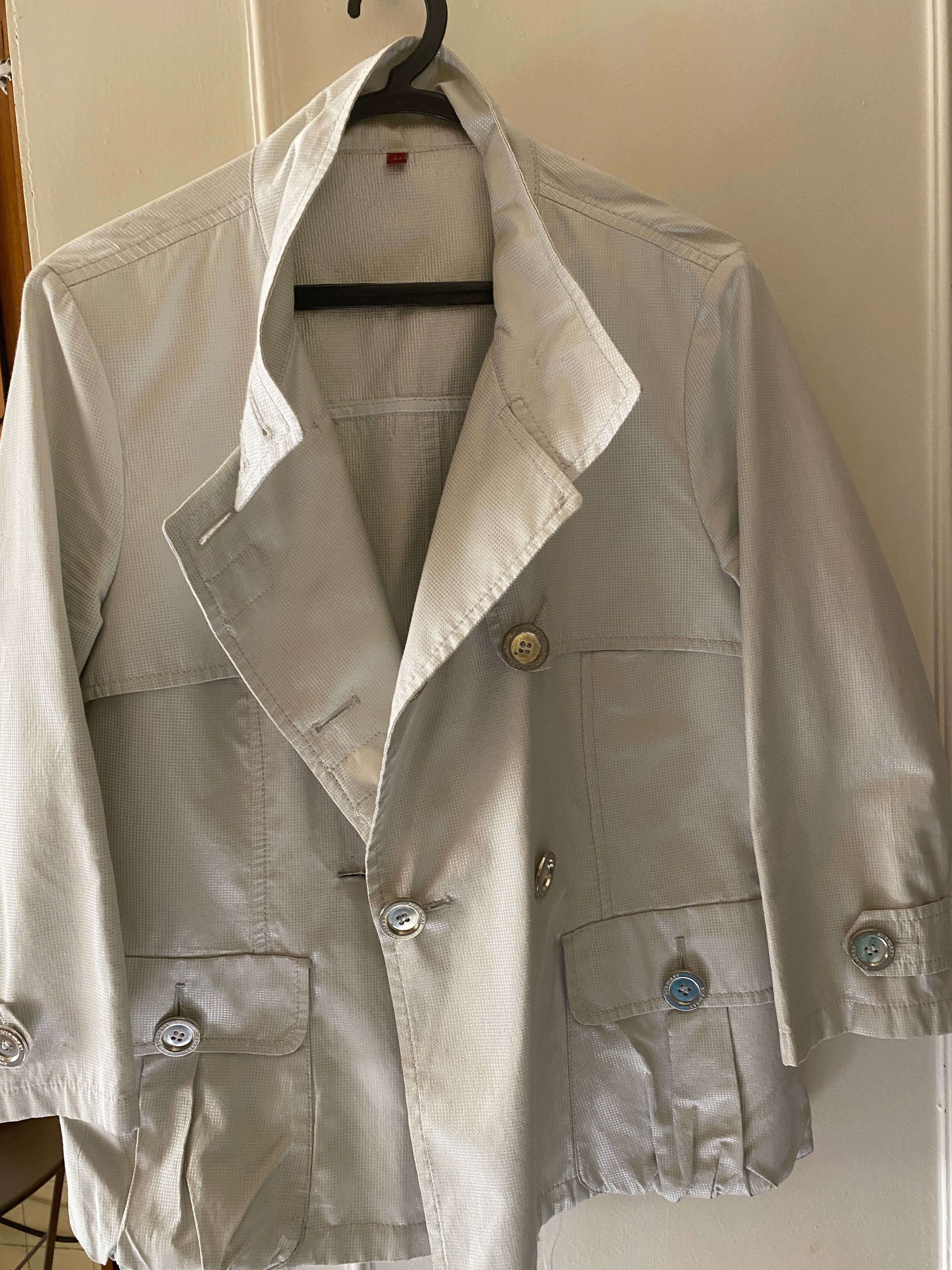 Blusão gabardine cinza prateado Burberry