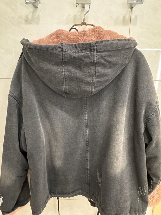 Стильна джинсова курточка. Стан нової. Вільного крою підходить до 50 р