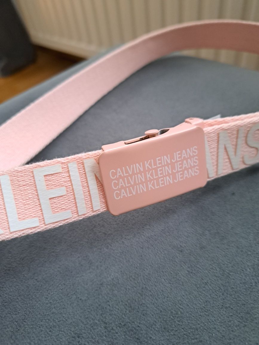 Pasek Calvin Klein pudrowy róż