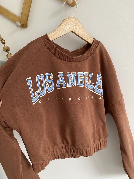 Bluza krótsza czekoladowa lindex 134/140 niebieaki napis