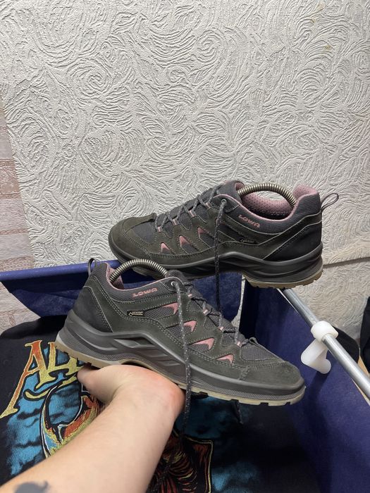 Продаю Lowa  на Gore-Tex, размер 42.