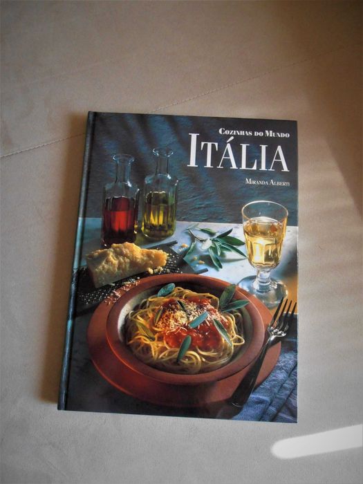 7 livros sobre a "Gastronomia de diversos Países".