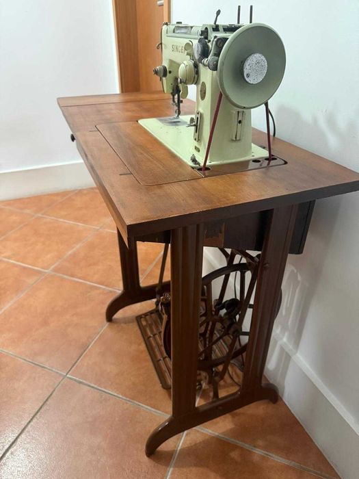 Maquina de Costura Singer