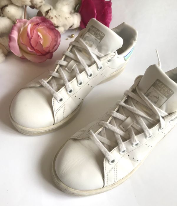 Кросівки Білі. Adidas. Італія. 37,5 розмір. Устілка 23  см