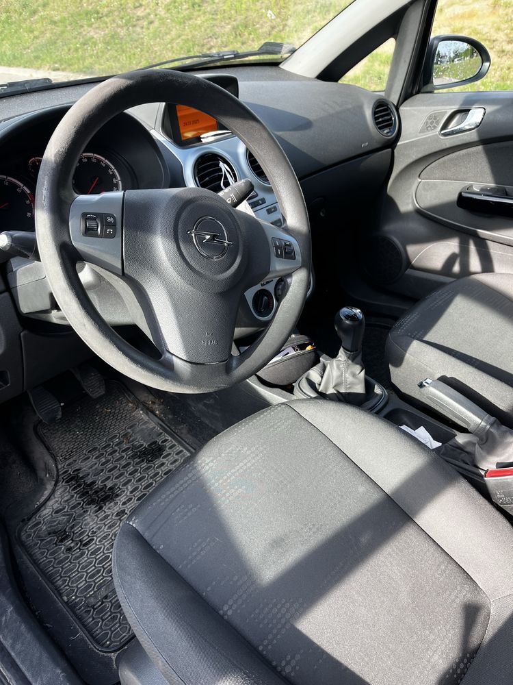 Opel Corsa D polski salon